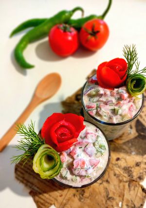 عکسی از دستور سالاد خیارو گوجه با سبزیsolmaz