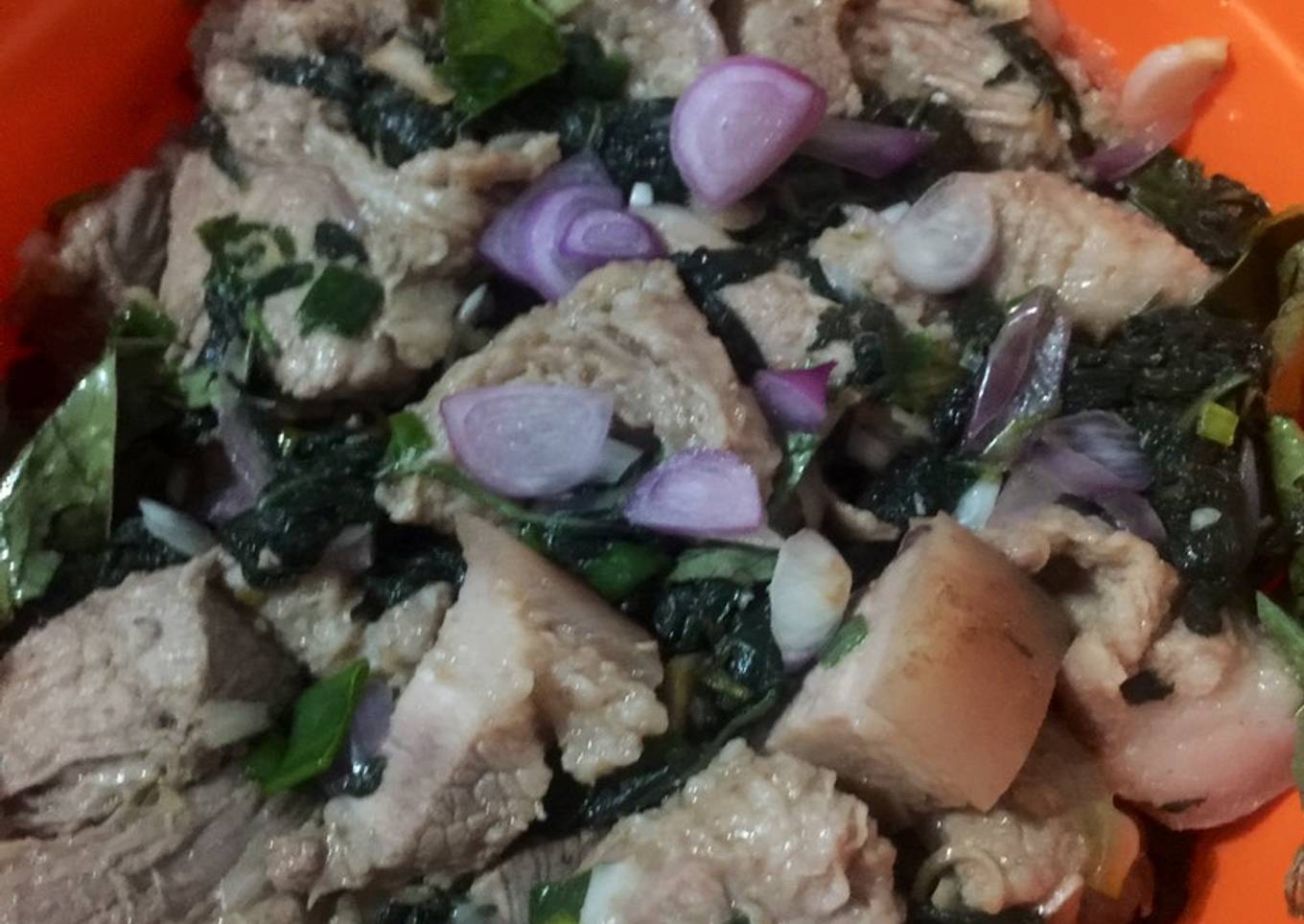 Babi masak Bayam (Piong) masakan khas Toraja