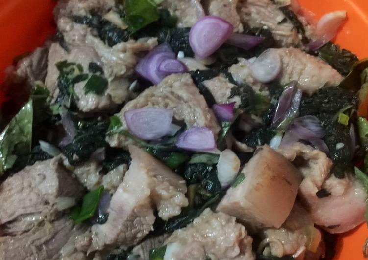 Babi masak Bayam (Piong) masakan khas Toraja