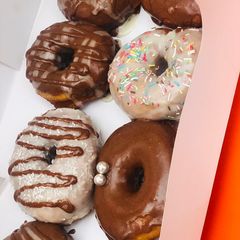 A picture of Glazed doughnut.