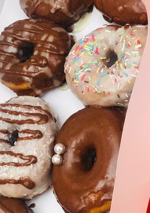 A picture of Glazed doughnut.