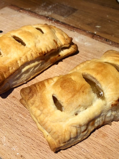A picture of Mini Apple pie 🍎.
