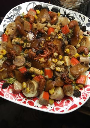 Una foto de Ensalada de palmitos con cangrejo, manzana caramelizada y anacardos con miel y con vinagre balsámico de Módena