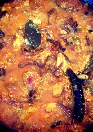 A picture of Kashmiri Chicken.