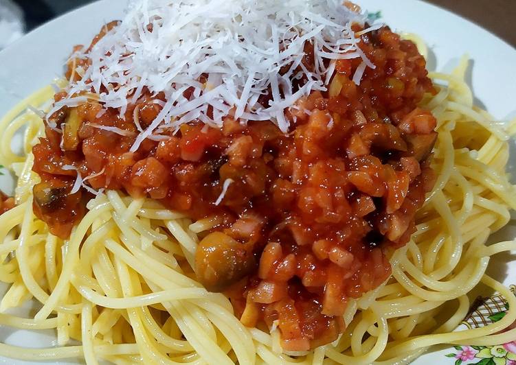 Spaghetti Bolognese (Mushroom and Sausage based)