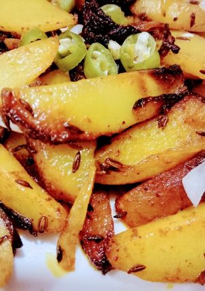 आलू भुजिया (aloo bhujiya recipe in Hindi) रेसिपी मुख्य फोटो