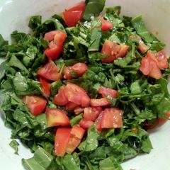 A picture of Spinach and tomato salad.