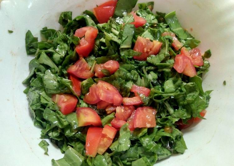 Recipe of Any-night-of-the-week Spinach and tomato salad