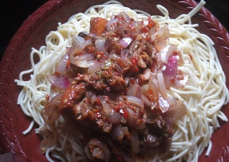 White spaghetti with stew