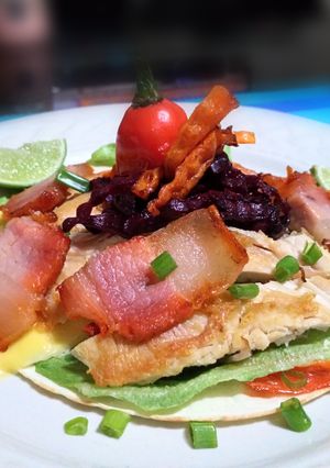 Una foto de Tacos de Tocino y Pollo crocante 👍🇵🇪