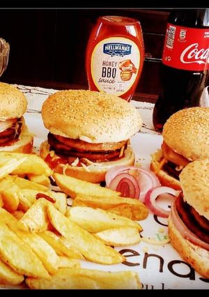 Φωτογραφία της συνταγής American style cheeseburgers and potato wedges