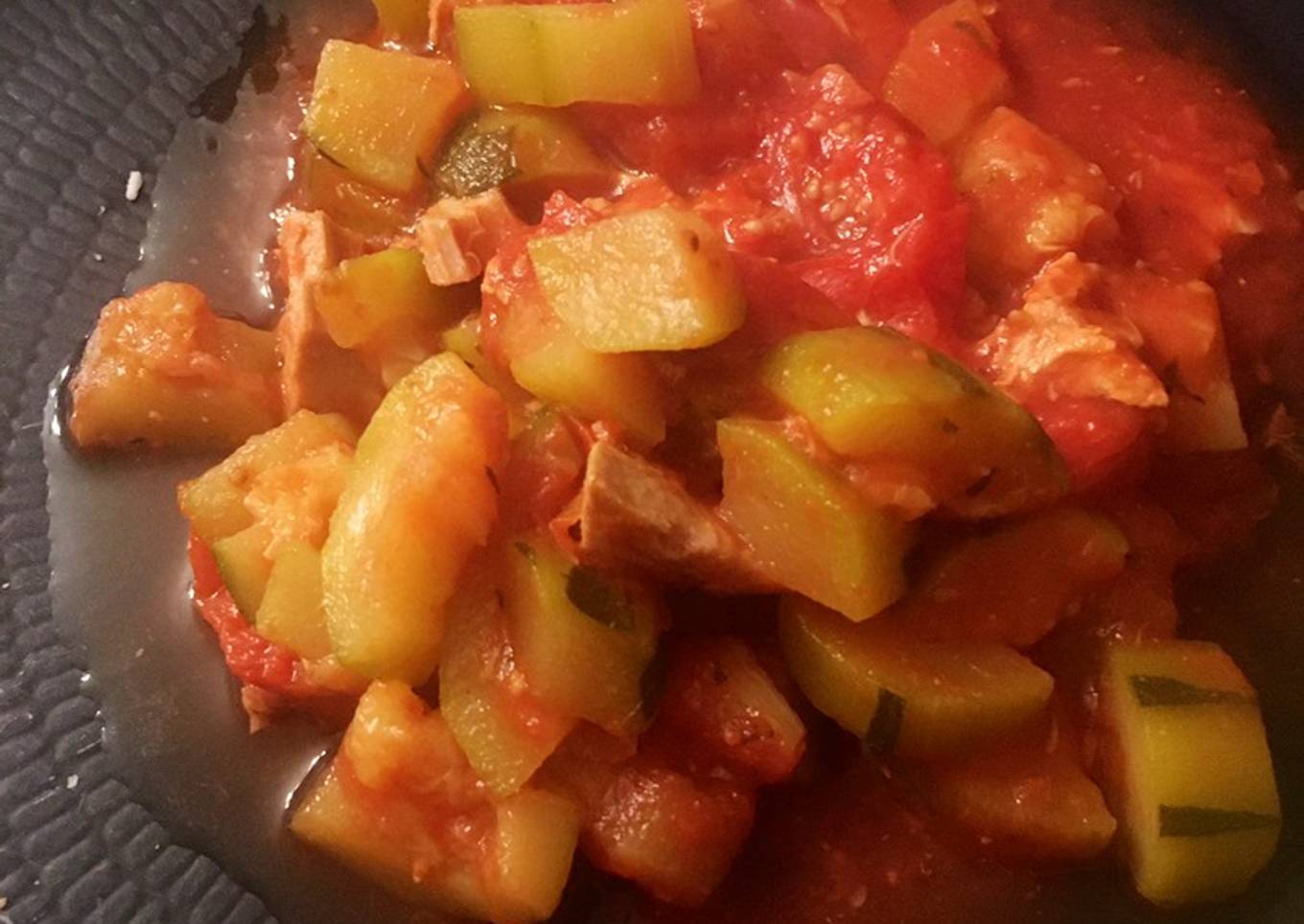 Courgettes au thon et Câpres à la sauce tomate au cookéo ou pas