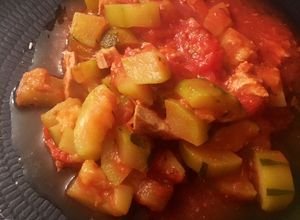 Une photo de Courgettes au thon et Câpres à la sauce tomate au cookéo ou pas