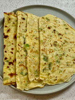 A picture of Spring onion crêpes.