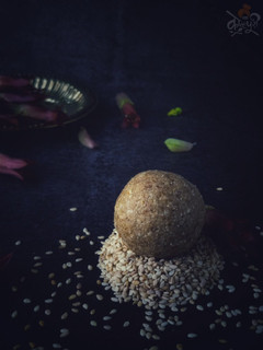 तिळाचे लाडू (Tilache Ladoo Recipe In Marathi) रेसिपी चे मुख्य फोटो