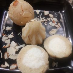 A picture of Rasgulla stuffed semolina balls.