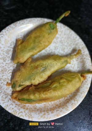 ભરેલા મરચા ના ભજીયા (Bharela Marcha Bhajiya Recipe In Gujarati) રેસીપી મુખ્ય ફોટો
