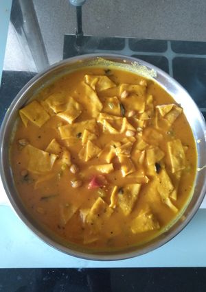 A picture of Gujarati dal dhokli.
