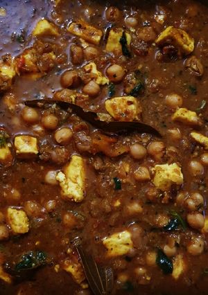 A picture of Paneer Chole Masala.