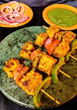 A picture of Walnut crunch tikka.