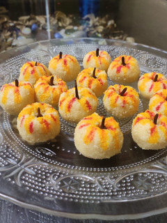 A picture of Paneer malai laddoo.
