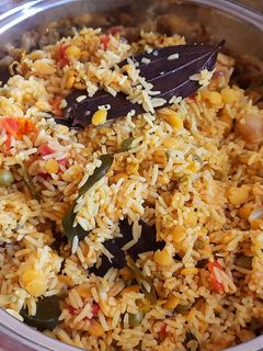 முருங்கைப்பூ பருப்பு சாதம்(murungaipoo paruppu sadam recipe in tamil) செய்முறை முக்கிய புகைப்படம்