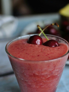 Una foto de Licuado de cerezas y piña