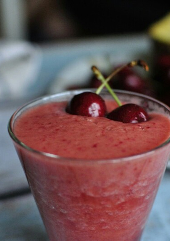 Una foto de Licuado de cerezas y piña