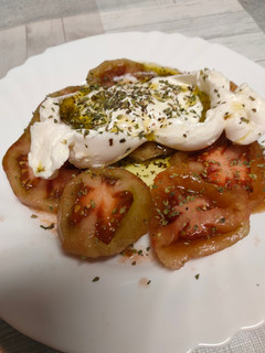 Una foto de Ensalada de burrata