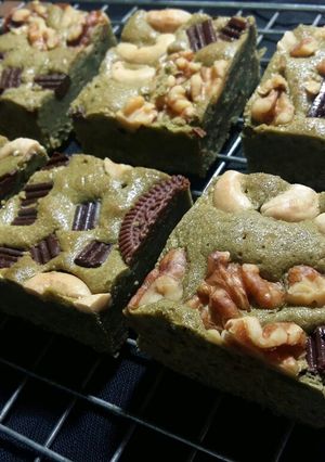 รูปของ Matcha white chocolate blondie