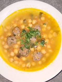 Una foto de Garbanzos con albóndigas