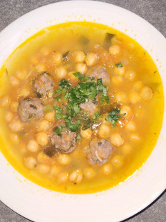 Una foto de Garbanzos con albóndigas