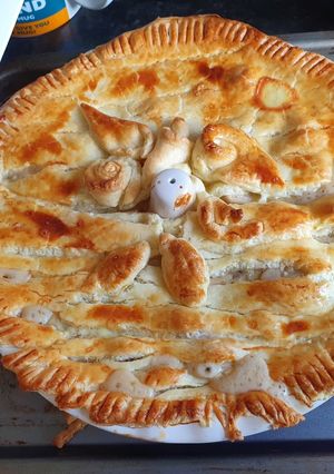A picture of Chicken Ham and Mushroom Pie.