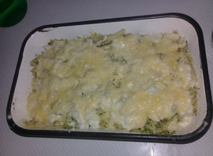 Una foto de Fideos Tirabuzón con Salsa Blanca Casera y Brócoli