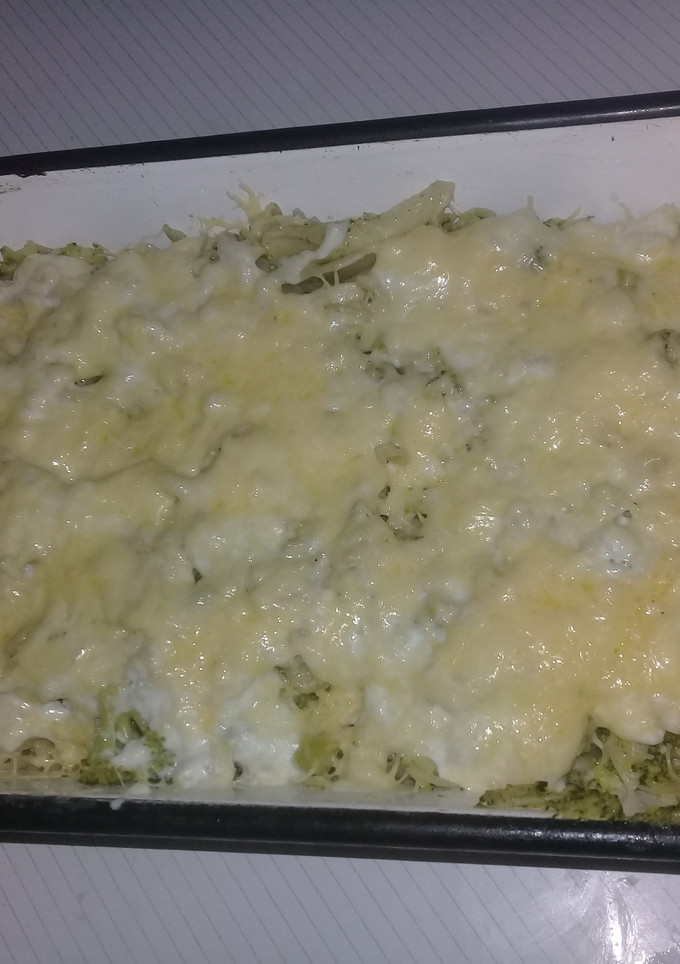 Una foto de Fideos Tirabuzón con Salsa Blanca Casera y Brócoli