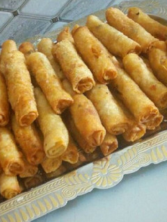 A picture of Spring rolls.