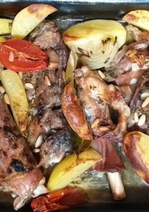 Una foto de Codillos de cordero al horno
