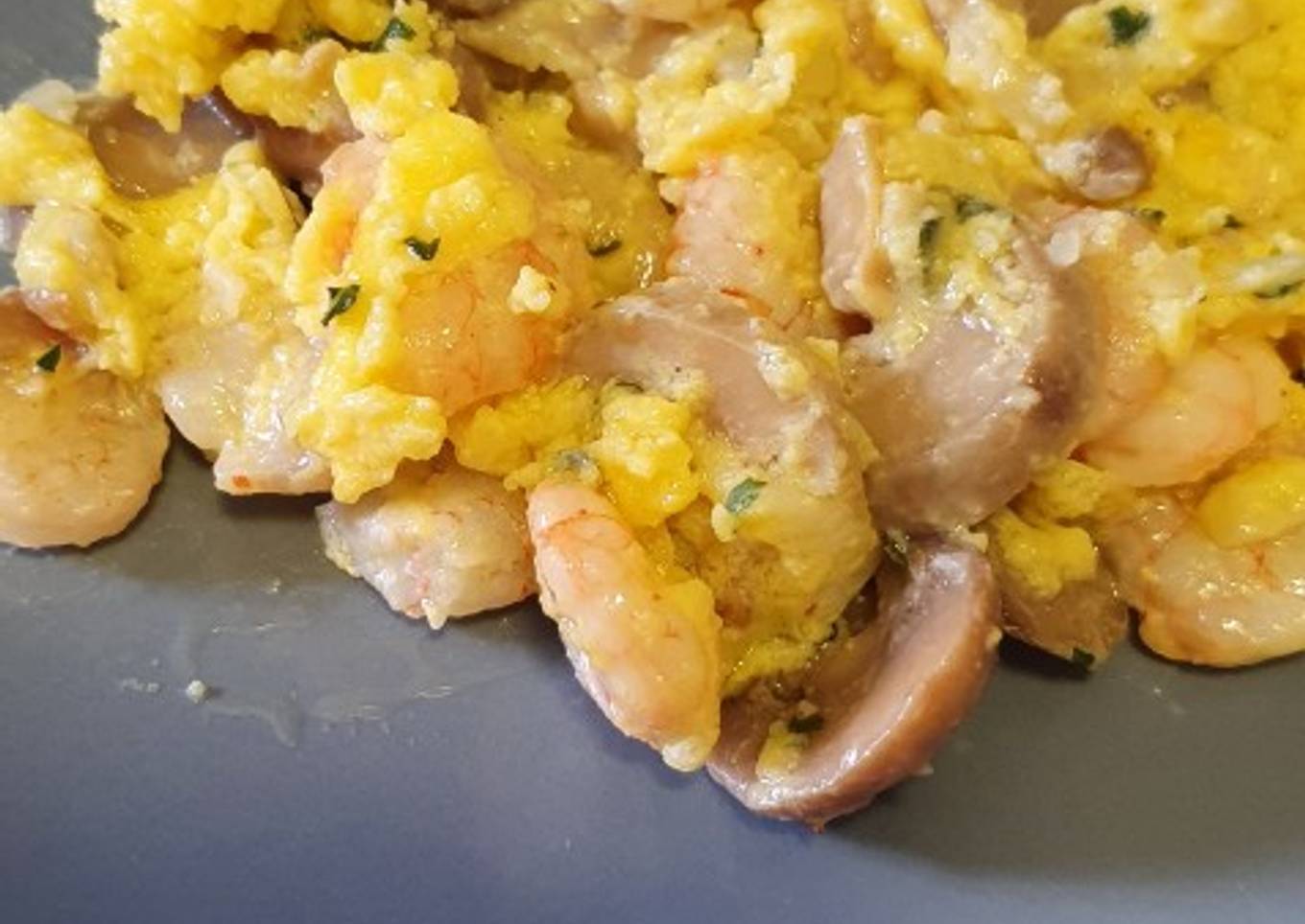 Revuelto de gambas y champiñones