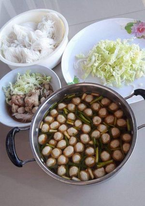 รูปของ ขนมจีนน้ำยาป่าปีกไก่บน