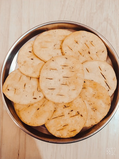 ફરસી પૂરી(farsi puri recipe in gujarati) રેસીપી મુખ્ય ફોટો