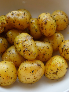 A picture of Pot roast potatoes with garlic and herbs.