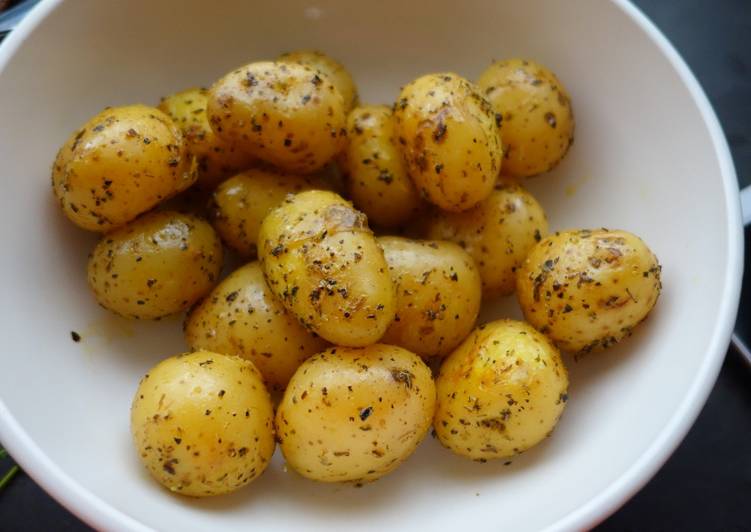 Pot roast potatoes with garlic and herbs