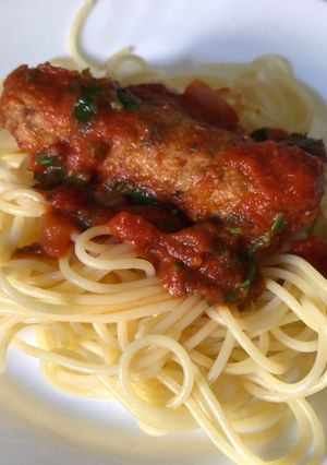 Foto de Esparguete com salsichas em molho de tomate (vegan)