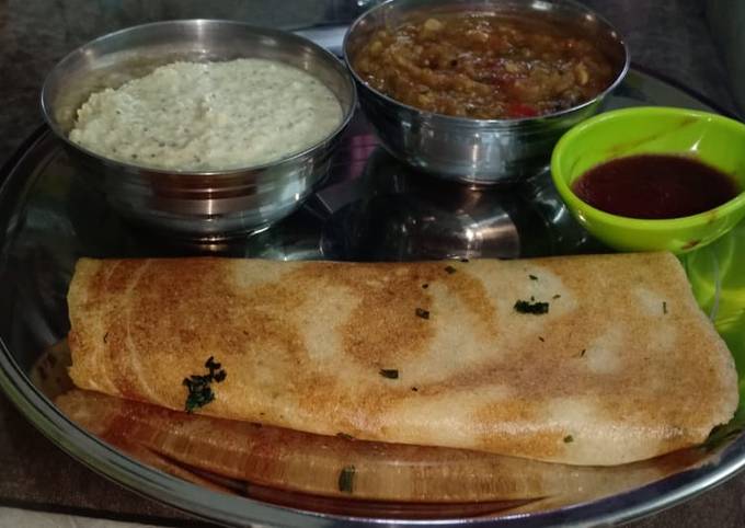 Delicious sambar dosa with coconut chutney