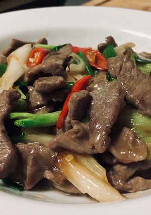 รูปของ เนื้อหมักผัดต้นหอมน้ำสไตล์กวางตุ้ง粤式葱爆滑牛