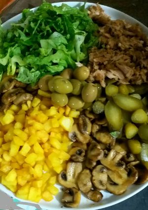 عکسی از دستور خوراک تن ماهی و سیب زمینی و قارچ شبنم پز