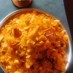 A picture of Poha chivda.