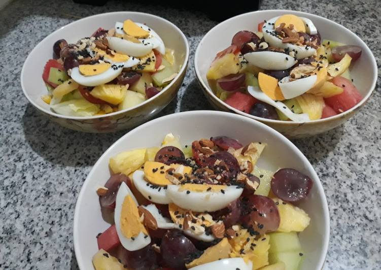 Bagaimana Menyiapkan Salad Buah Sehat, Sempurna