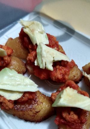Una foto de Montadito de plátano frito con soja texturizada y aguacate