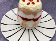 Une photo de tiramisu sirop